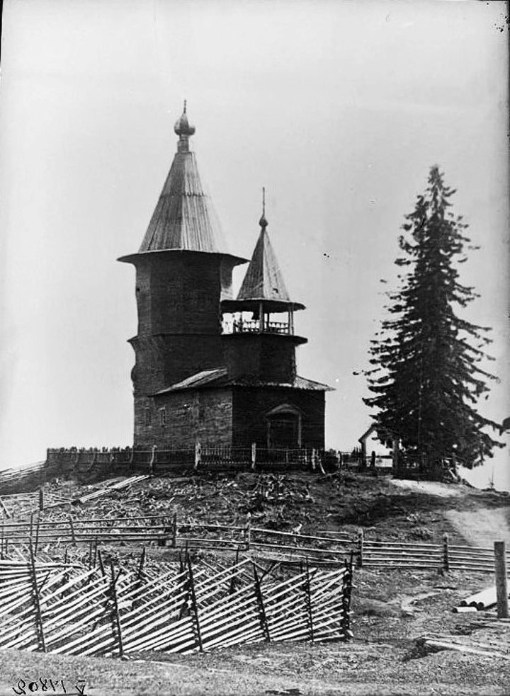 Церковь Николая Чудотворца, Линдозеро (Кондопожский район, Республика Карелия). архивная фотография, Западный фасад. Фото 1940-х гг. из коллекции ГНИМА. (ГК № 56557473)