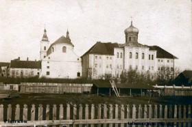 Пётркув-Трыбунальски. Церковь Иоанна Рыльского при мужской гимназии