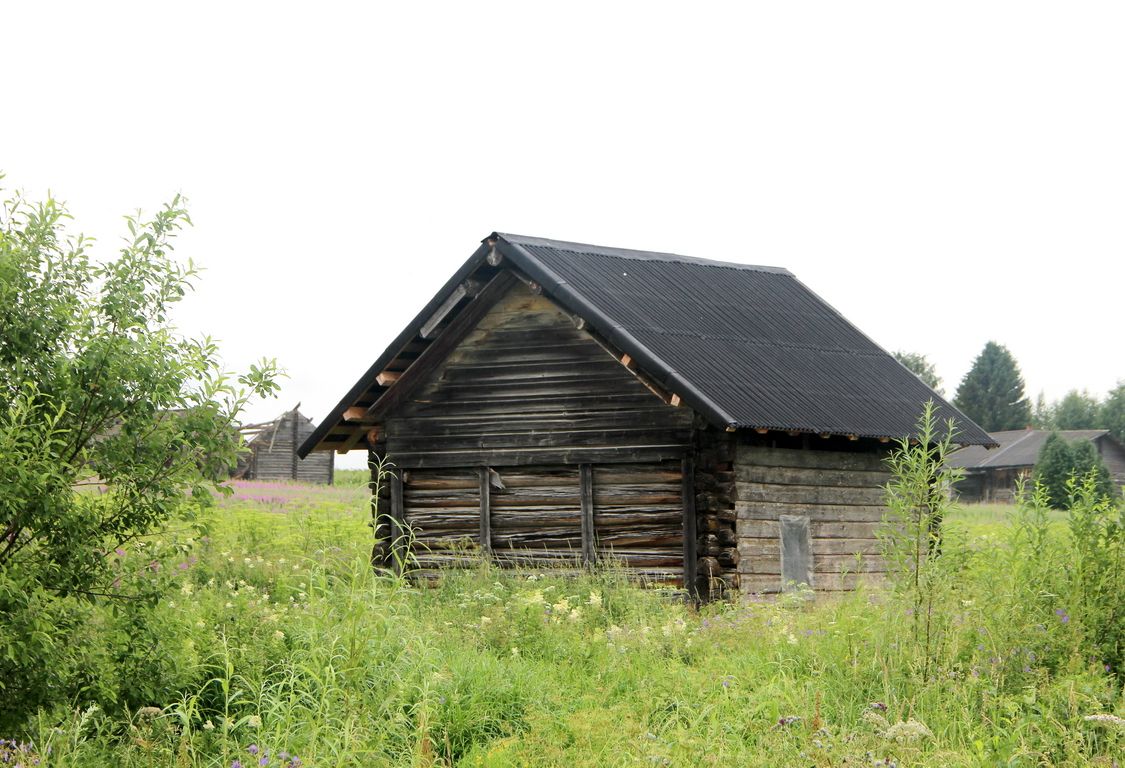 Прилук. Часовня Модеста Иерусалимского (Прокопия Устюжского ?). фасады, Видны следы ремонта кровли.