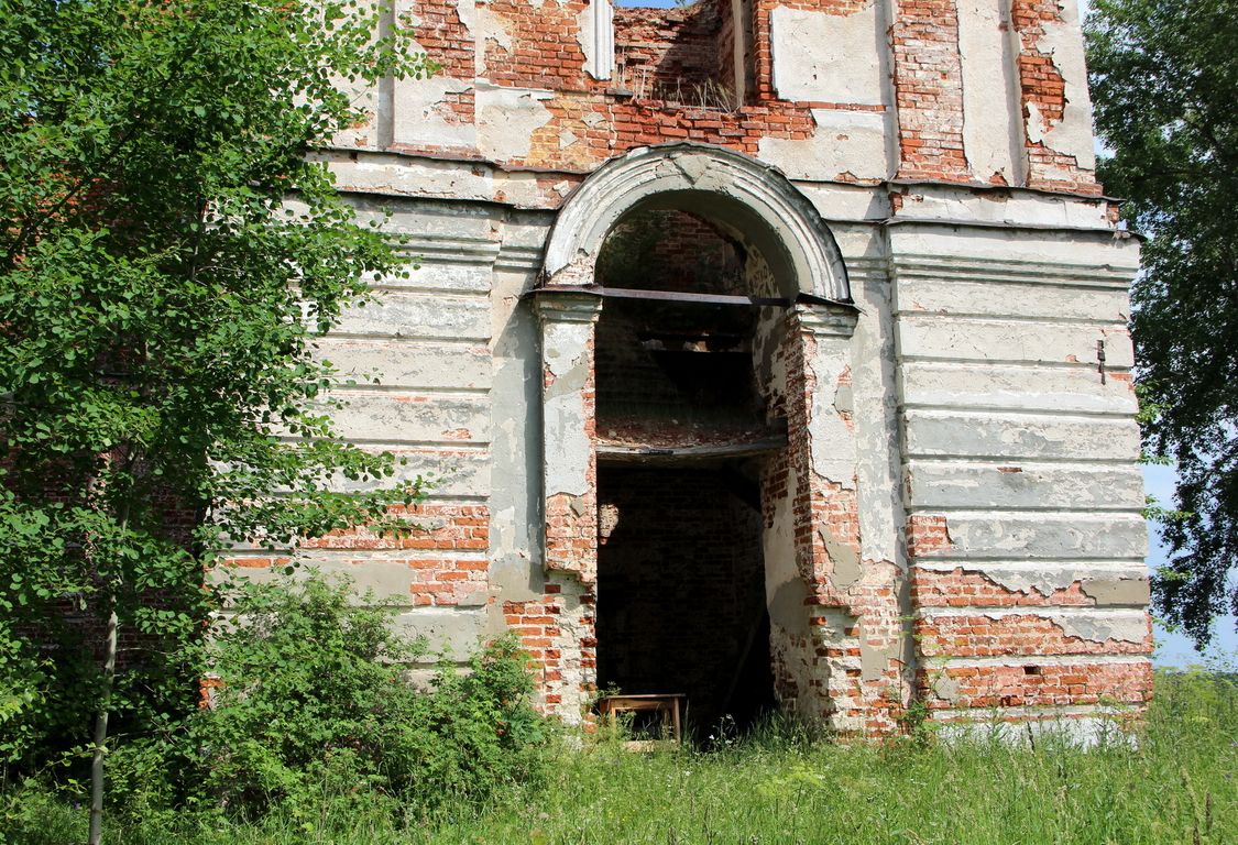 Церковь Афанасия и Кирилла Александрийских, Артюшинская (Конецгорье) (Виноградовский район, Архангельская область). архитектурные детали, Вход в колокольню.