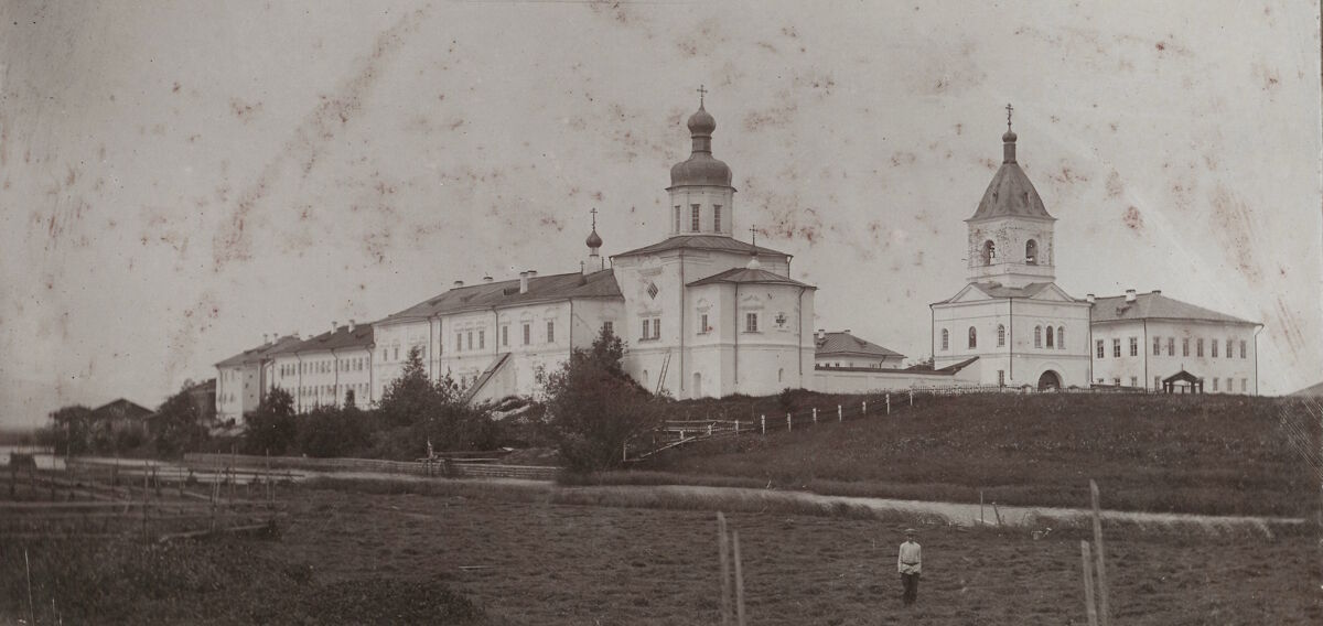 Успенский Холмогорский монастырь, Холмогоры (Холмогорский район, Архангельская область). архивная фотография, Со стороны Петербургского тракта. Фото Б.И. Дунаева, 1912-1914 гг. Сольвычегодский музей-заповедник.
