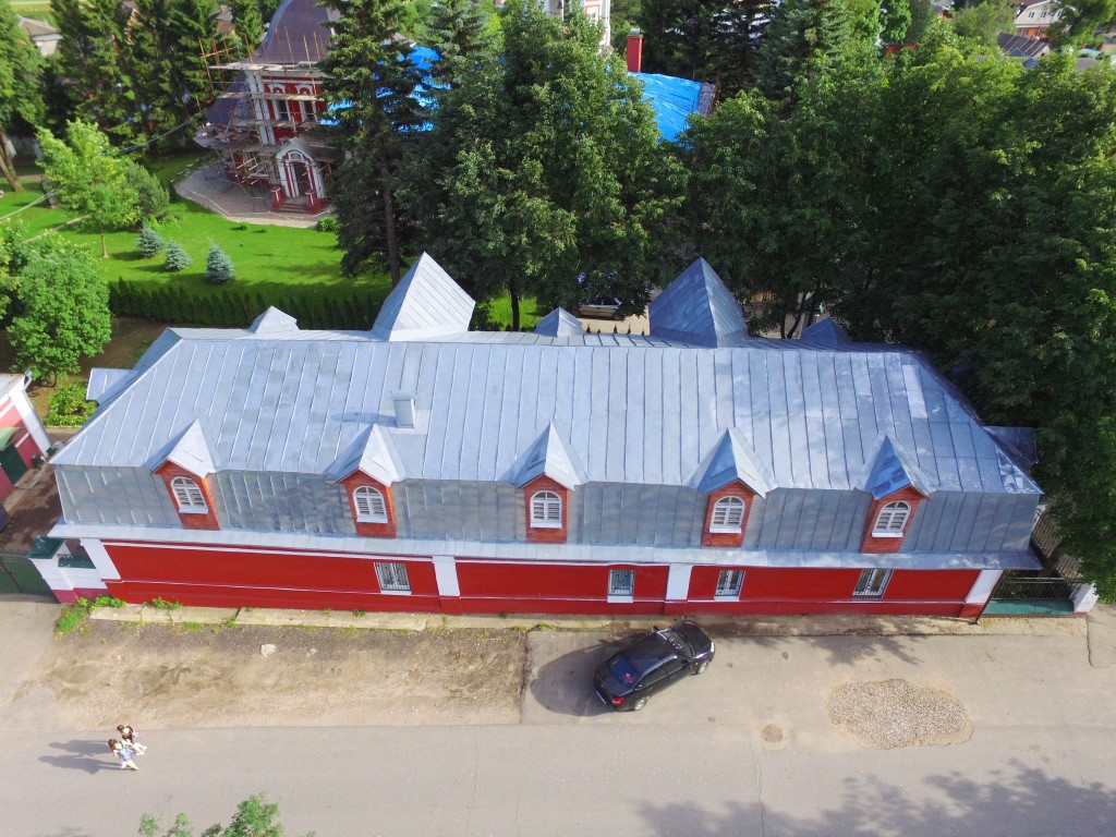 Церковь Казанской иконы Божией Матери (новая), Сергиев Посад (Сергиево-Посадский городской округ, Московская область). общий вид в ландшафте, Вид с севера, фото с квадрокоптера