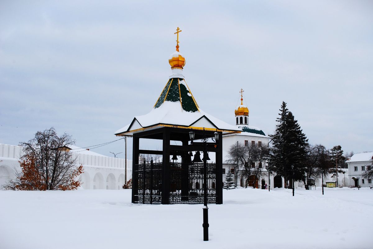 общий вид в ландшафте. Далматовский Успенский мужской монастырь. Звонница, Далматово (Далматовский район, Курганская область)