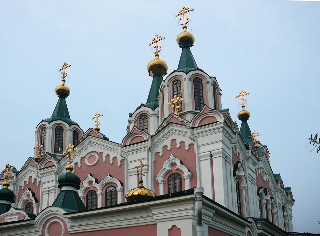 Далматово. Далматовский Успенский мужской монастырь. Часовня-усыпальница Далмата Исетского. архитектурные детали, Часовня - ближний к зрителю невысоки пристрой. 