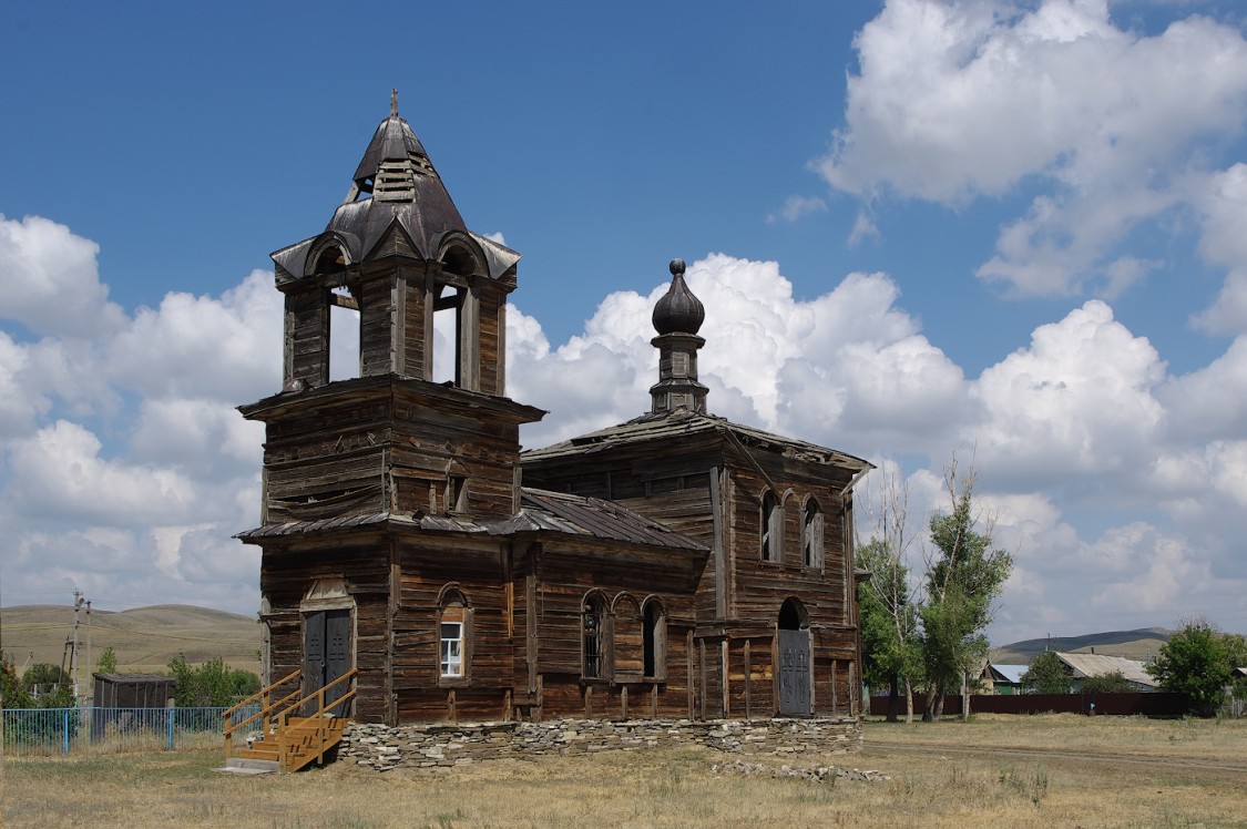 Подгорное. Церковь Покрова Пресвятой Богородицы. общий вид в ландшафте