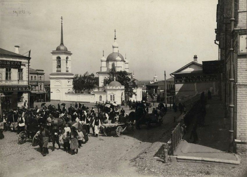 Церковь Казанской иконы Божией Матери над Зеленским съездом (старая), Нижегородский район (Нижний Новгород, город, Нижегородская область). архивная фотография, фото 1890—1900. Автор:Дмитриев М.П. с сайта http://pro-nn.org/photos/1186?p=съезд Зеленский&r=1&y=1897|1930