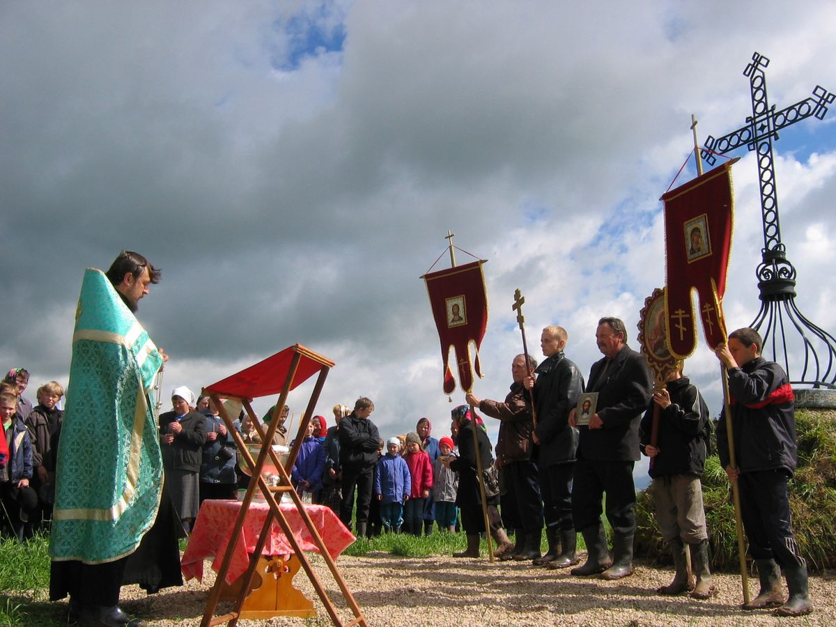 Крестный ход, документальные фотографии. Верхнечепецкий Крестовоздвиженский монастырь, Бобыли (Фалёнский район, Кировская область)