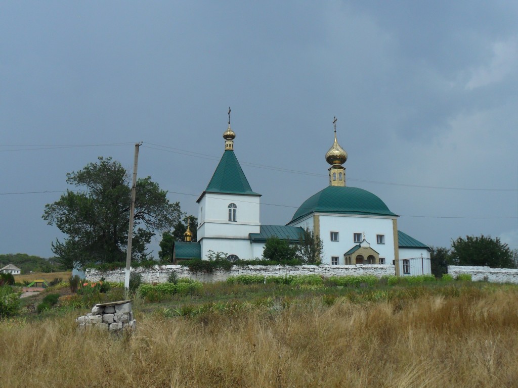 Еленовка. Церковь Михаила Архангела. общий вид в ландшафте