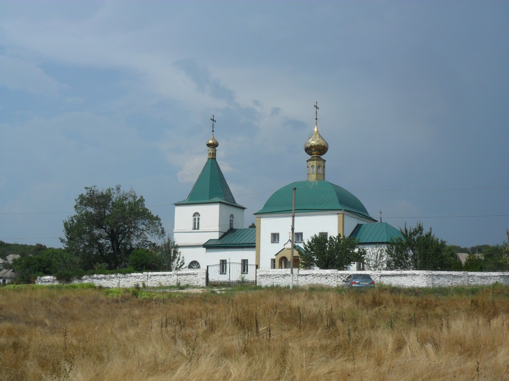 Еленовка. Церковь Михаила Архангела. общий вид в ландшафте