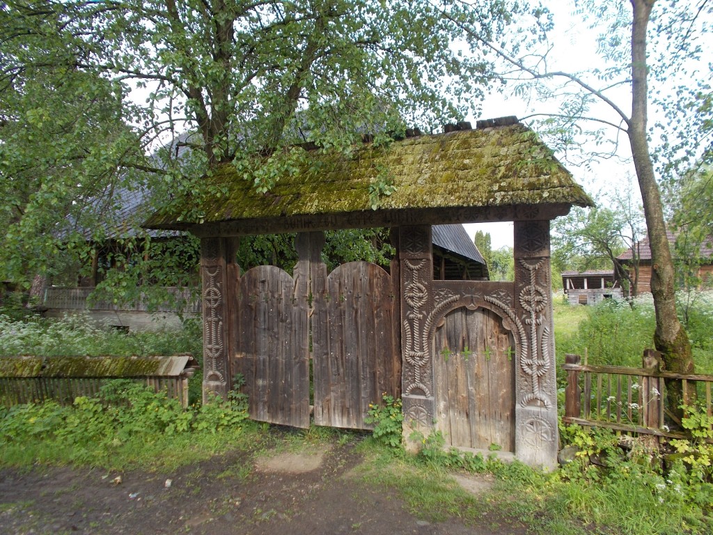 Церковь Михаила и Гавриила архангелов, Бреб (Марамуреш, Румыния). дополнительная информация, Ворота церкви
