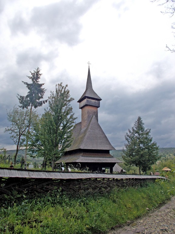 Сырби. Церковь Николая Чудотворца. общий вид в ландшафте