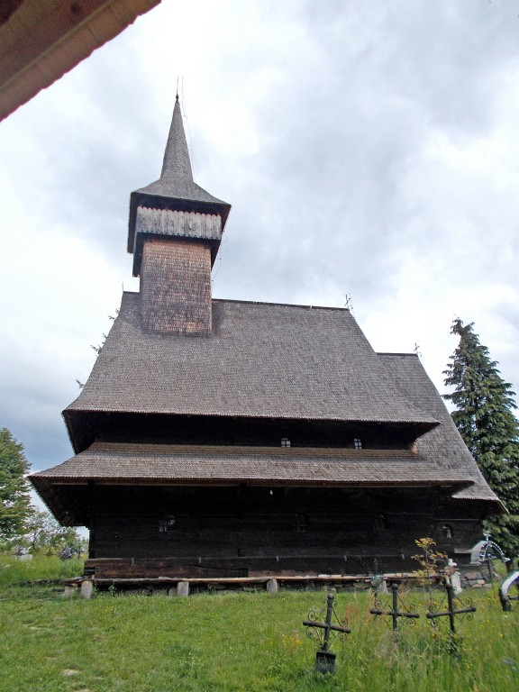 Сырби. Церковь Николая Чудотворца. общий вид в ландшафте