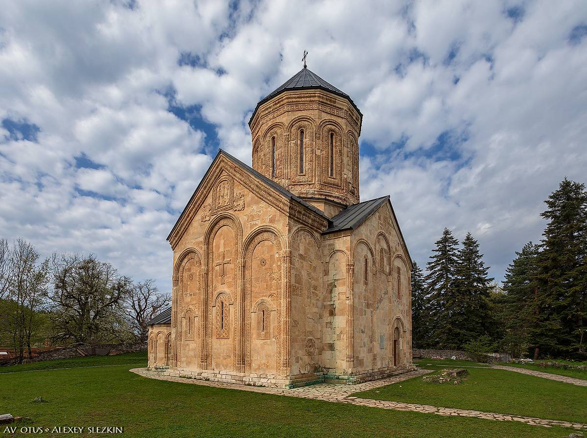 фасады. Собор Николая Чудотворца, Никорцминда (Рача-Лечхуми и Квемо-Сванети, Грузия)