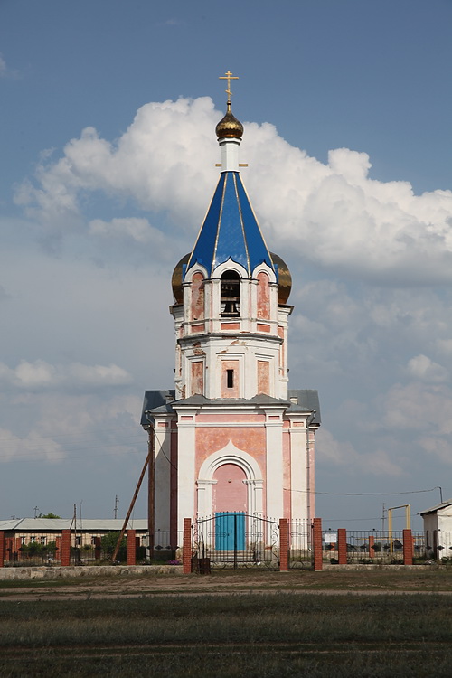 Церковь Петра и Павла, Великопетровка (Карталинский район, Челябинская область). фасады