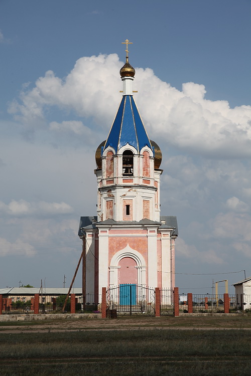 Великопетровка. Церковь Петра и Павла. фасады