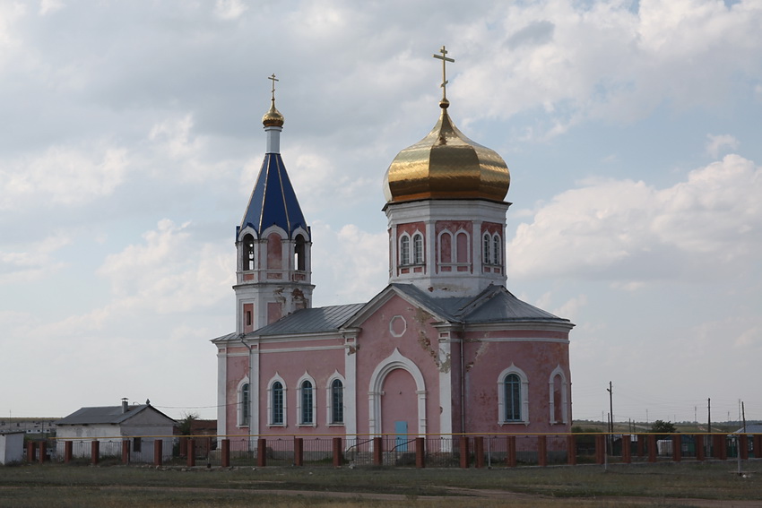 Великопетровка. Церковь Петра и Павла. фасады