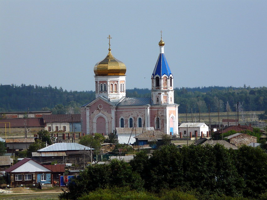 Церковь Петра и Павла, Великопетровка (Карталинский район, Челябинская область). фасады, Вид  с западного въезда в село