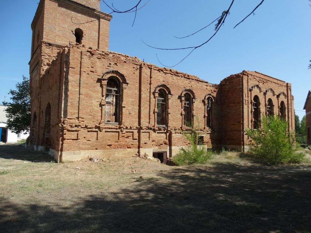 Церковь Покрова Пресвятой Богородицы, Угольное (Соль-Илецкий район, Оренбургская область). фасады