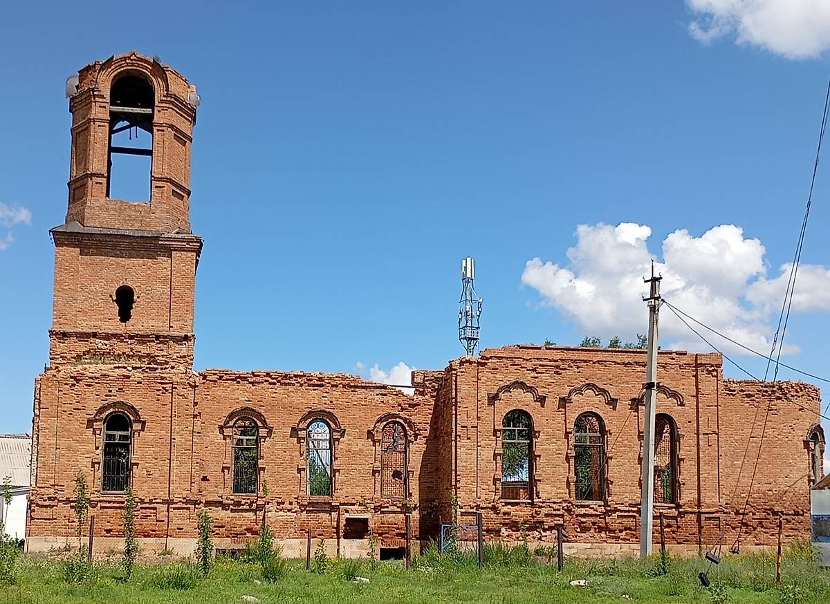 фасады. Церковь Покрова Пресвятой Богородицы, Угольное (Соль-Илецкий район, Оренбургская область)