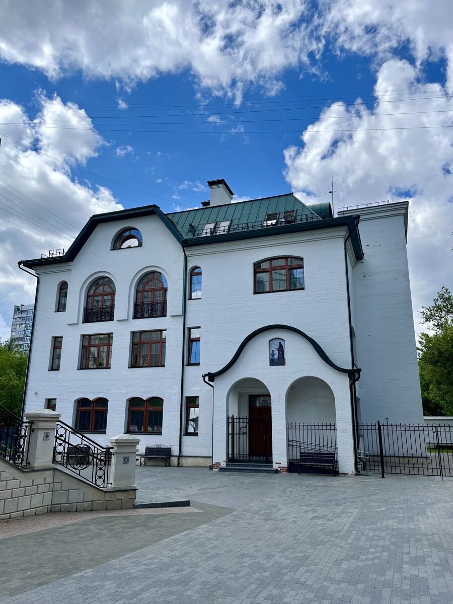 Церковь Димитрия Солунского в Хорошёве, Хорошёво-Мнёвники (Северо-Западный административный округ (СЗАО), г. Москва). дополнительная информация, Постройки на территории храма