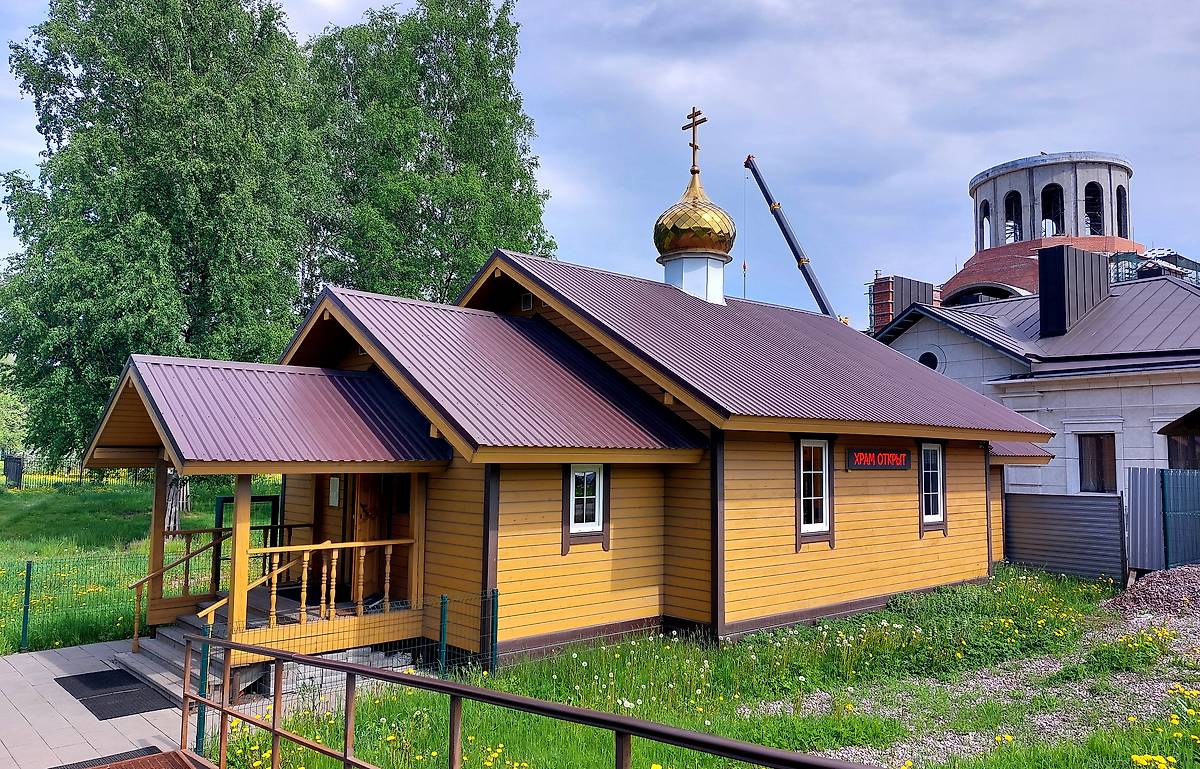фасады. Церковь Воскресения Христова у Пискарёвского кладбища (временная), Калининский район (Санкт-Петербург, г. Санкт-Петербург)