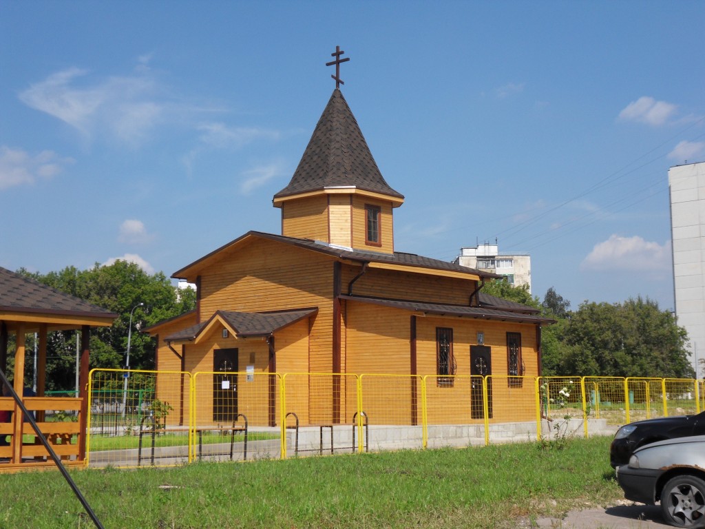 Выхино-Жулебино. Церковь Покрова Пресвятой Богородицы в Выхине (временная). фасады
