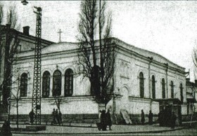 Кишинёв. Церковь Трёх Святителей при бывшей Духовной семинарии