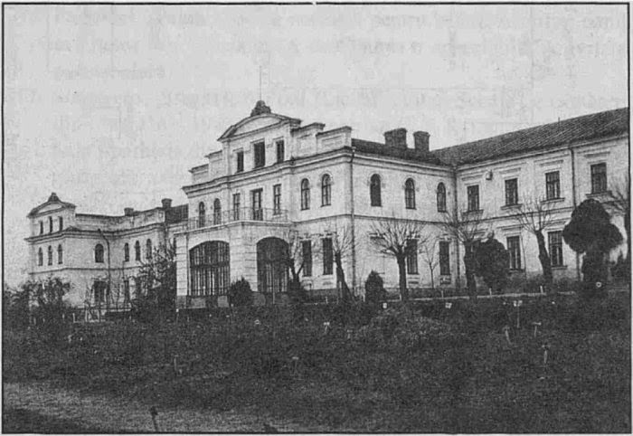 Неизвестная церковь при женском епархиальном училище, Кишинёв (Кишинёв, Молдова). архивная фотография, Епархиальный Лицей в 1930-е гг. фото с http://locals.md/2014/eparhialnoe-zhenskoe-uchilishhe/