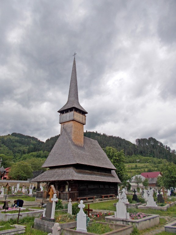 Церковь Михаила и Гавриила архангелов, Розавля (Марамуреш, Румыния). фасады