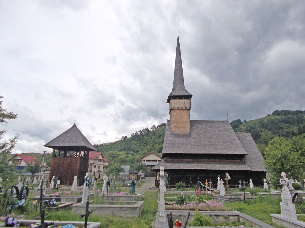 Церковь Михаила и Гавриила архангелов, Розавля (Марамуреш, Румыния). фасады