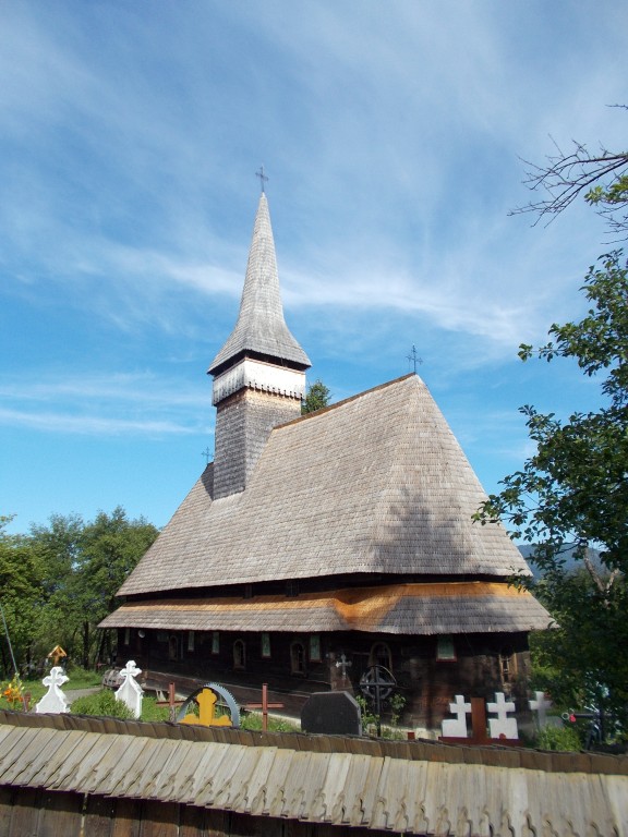 Церковь Михаила и Гавриила архангелов, Хотэнь (Марамуреш, Румыния). фасады