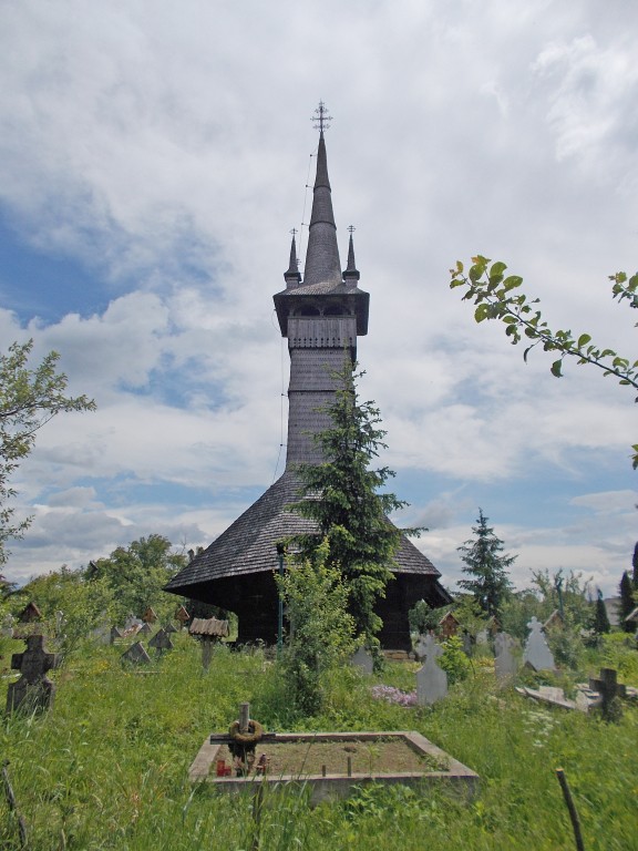 Церковь Михаила и Гавриила архангелов, Рогоз (Марамуреш, Румыния). фасады