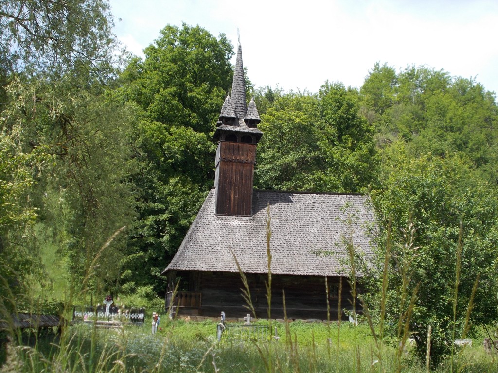 Церковь Михаила и Гавриила архангелов, Рэзоаре (Марамуреш, Румыния). фасады