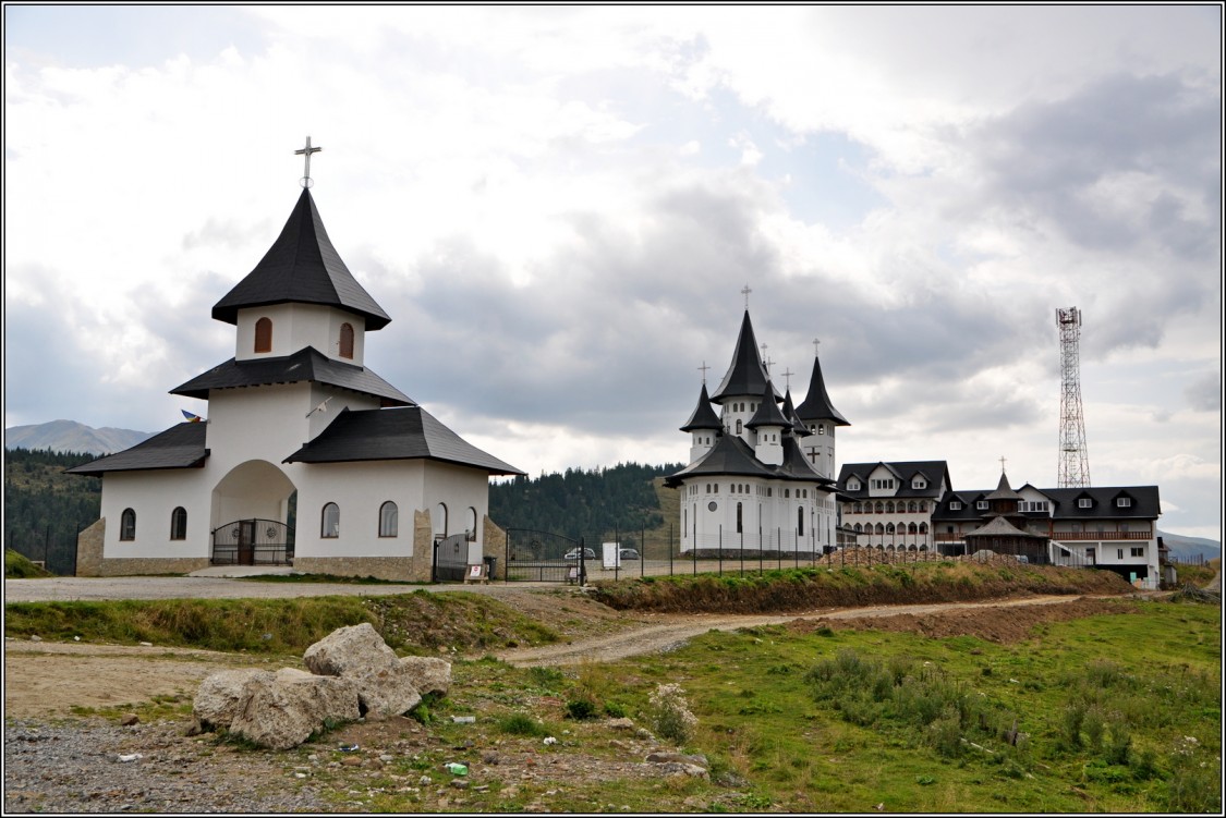 Прислопский Троицкий монастырь, Борша (Марамуреш, Румыния). фасады