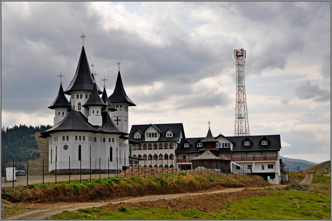 Прислопский Троицкий монастырь, Борша (Марамуреш, Румыния). фасады