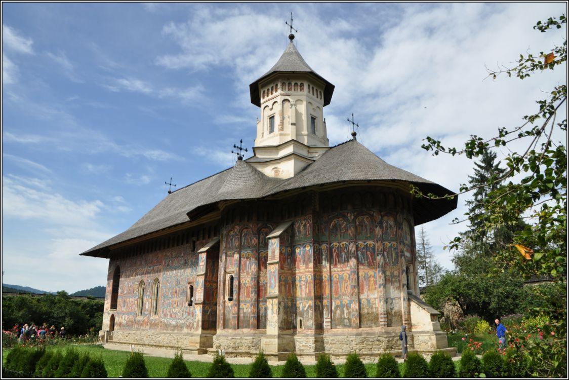 Молдовица. Монастырь Молдовица. фасады