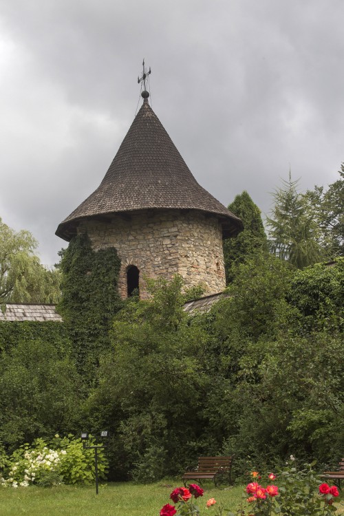 Монастырь Молдовица, Молдовица (Сучава, Румыния). фасады