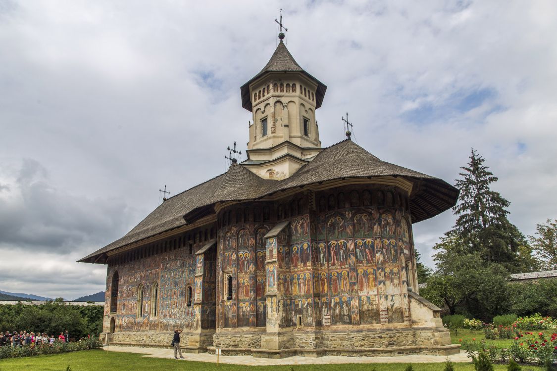 Молдовица. Монастырь Молдовица. Церковь Благовещения Пресвятой Богородицы. фасады