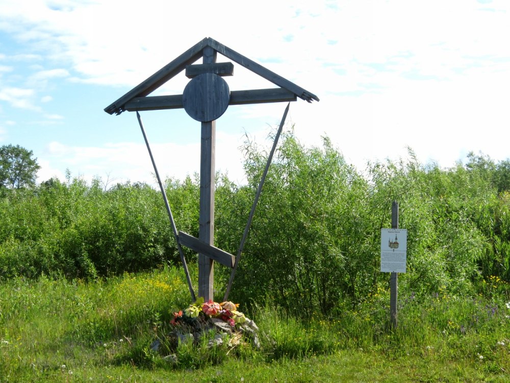 Церковь Петра и Павла в Новодвинской крепости (новая), Конвейер (Архангельск, город, Архангельская область). дополнительная информация, Крест на месте церкви
