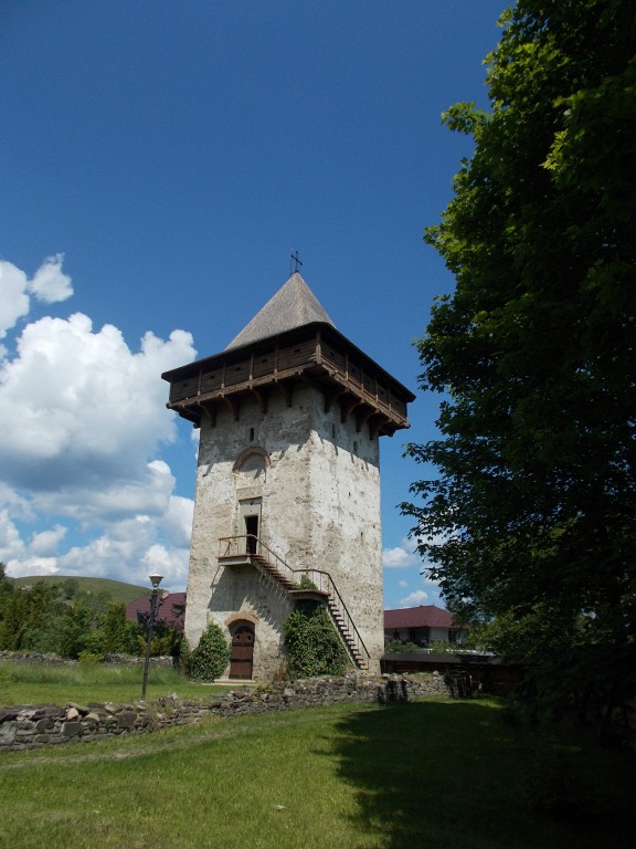Мэнэстиря-Гуморулуй. Монастырь Гумор. дополнительная информация, Башня несохранившейся северной стены