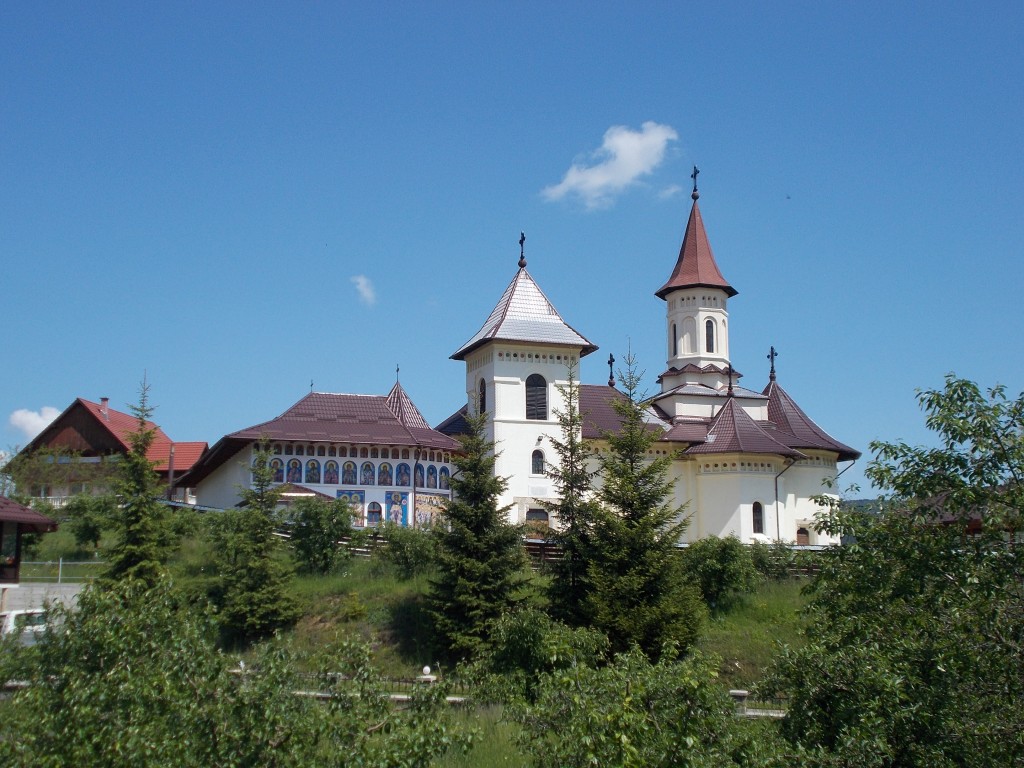 Мэнэстиря-Гуморулуй. Монастырь Гумор. общий вид в ландшафте, Современные постройки монастыря