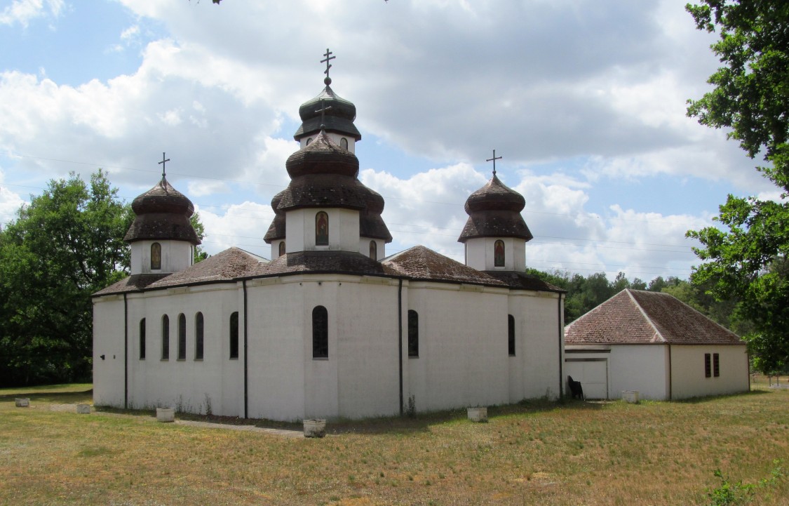 Генк. Церковь Михаила Архангела. фасады