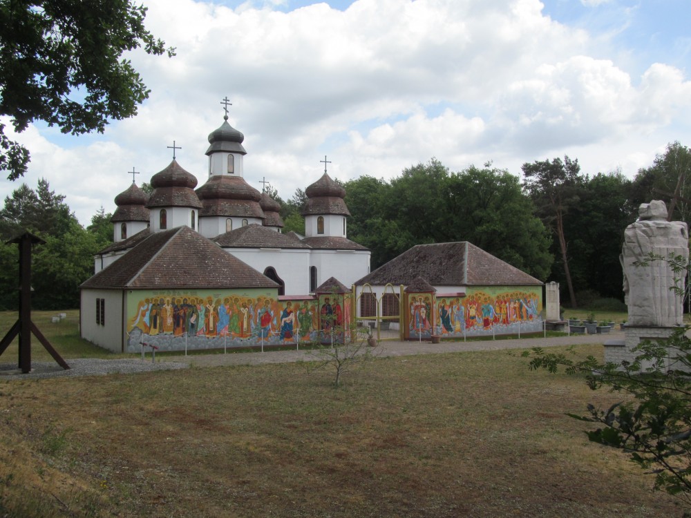 Генк. Церковь Михаила Архангела. дополнительная информация