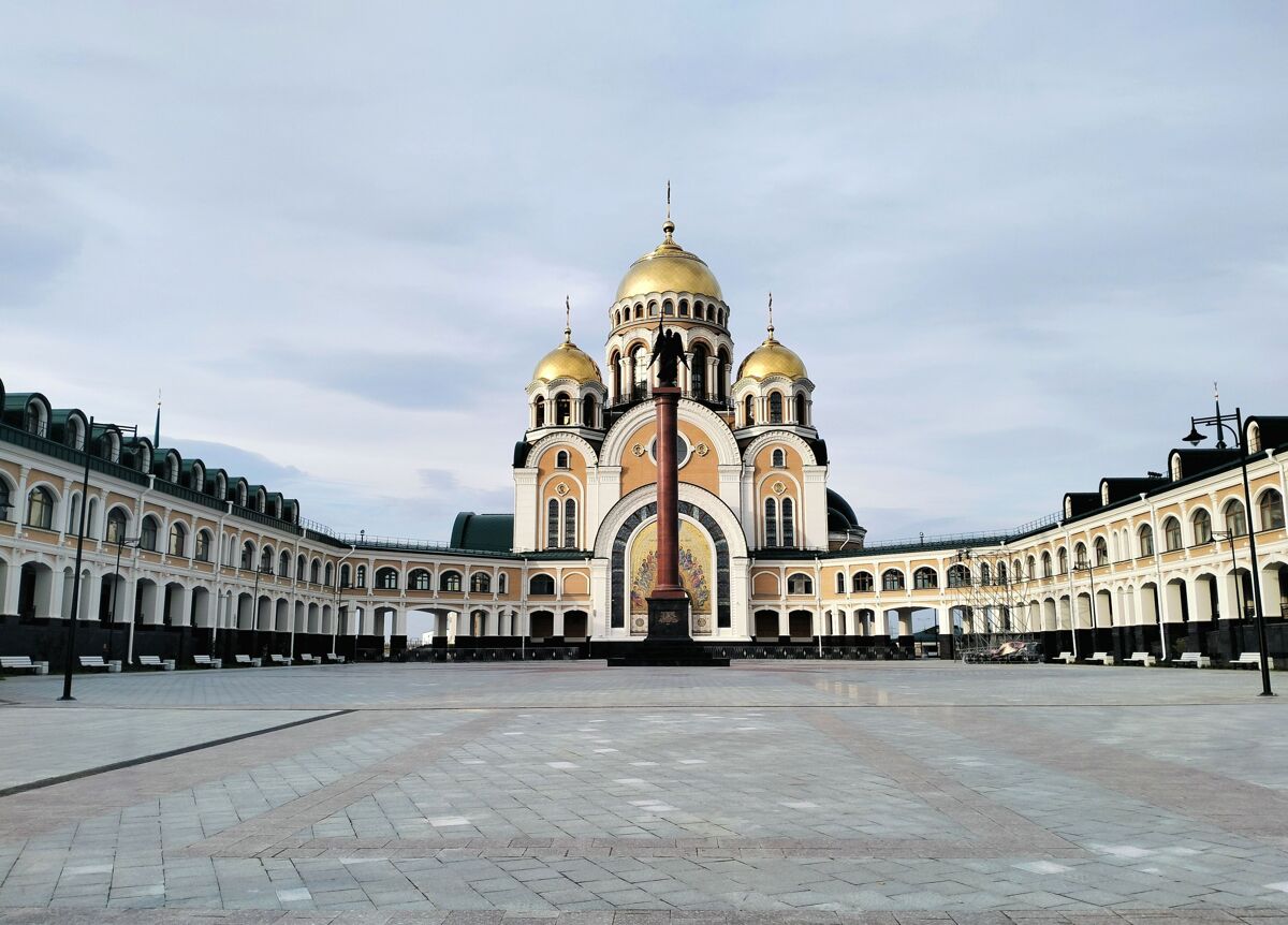 Кафедральный собор Преображения Господня, Салехард (Салехард, город, Ямало-Ненецкий автономный округ). фасады, Соборная площадь