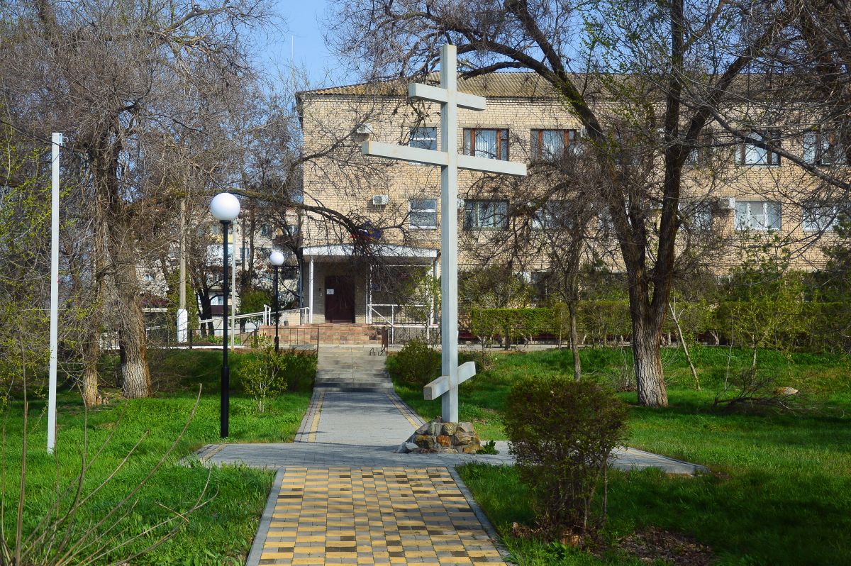 Собор Успения Пресвятой Богородицы, Дубовка (Дубовский район, Волгоградская область). дополнительная информация, Поклонный крест установлен на месте, где некогда возвышался собор Успения Пресвятой Богородицы.