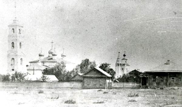 Собор Преображения Господня, Ядрин (Ядринский район, Республика Чувашия). архивная фотография, Ансамбль Архангельской церкви и Преображенского собора. Собор справа. 1910 г. С сайта https://gov.cap.ru/home/78/2005/gal/yadrin.htm