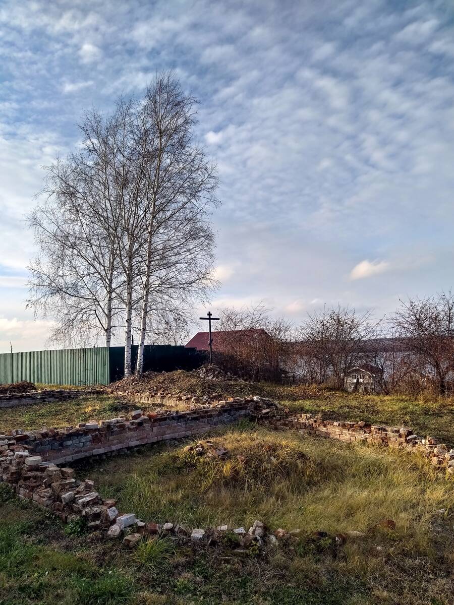 Церковь Троицы Живоначальной (старая), Бармино (Лысковский район, Нижегородская область). дополнительная информация, Фундамент алтаря