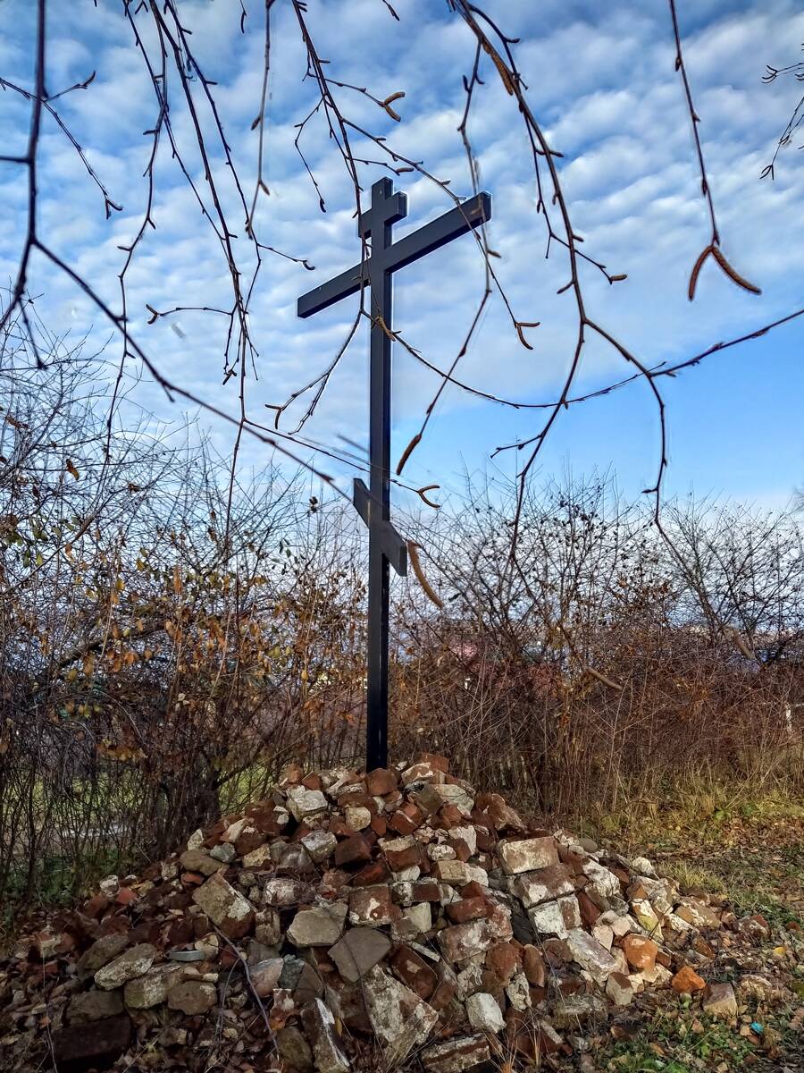 Церковь Троицы Живоначальной (старая), Бармино (Лысковский район, Нижегородская область). дополнительная информация, Поклонный крест