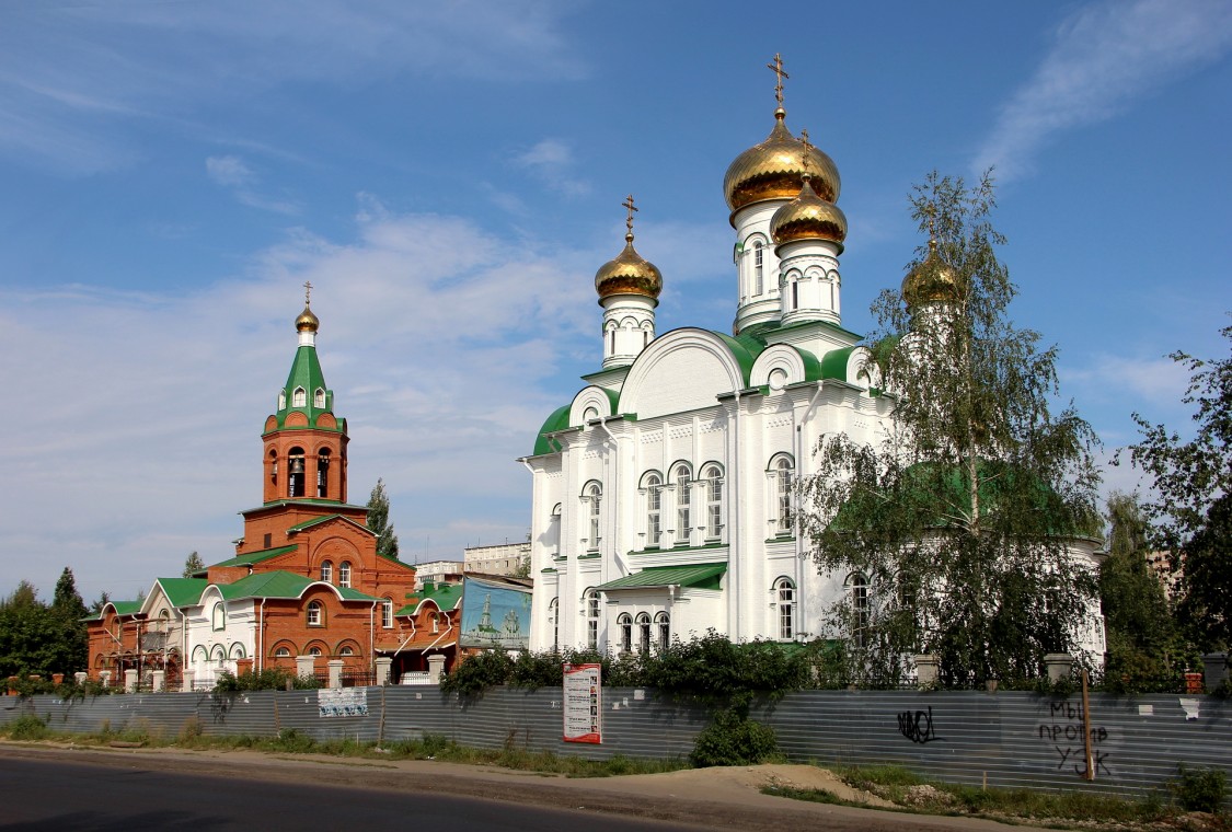 Йошкар-Ола. Церковь Рождества Христова в 9-м микрорайоне. фасады