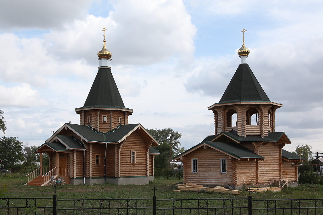 Светлое. Церковь Серафима Саровского. фасады, Вид с юго-запада (церковь - слева, колокольня - справа)